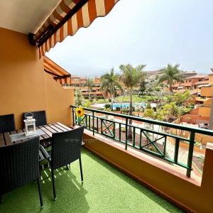 Cozy apartment located in a building with community pool and gardens - Photo 1