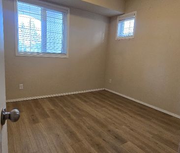 FREE 1 month rent 2-Bedroom + Den, 2-Bathroom Condo - Photo 3
