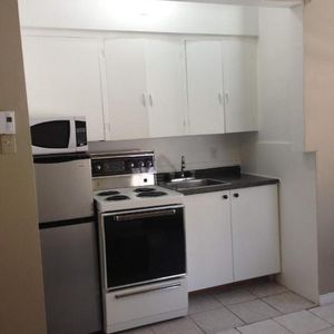 STUDIO RENOVE AVEC VUE IMPRENNABLE SUR UN JARDIN PRIVÉ - Photo 2