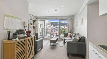 3 Bedroom Soho with Views - Photo 3