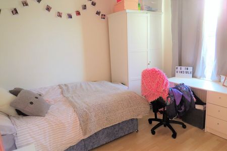 4 Bed Terraced House, Yardley Street, BN1 - Photo 3