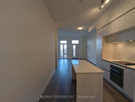 Condo Townhouse For Lease | N8074730 - Photo 2