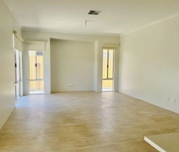 Newly renovated unit in prime South Bunbury location! - Photo 1