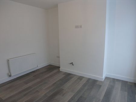 Victoria Road, Brierley Hill - Photo 2