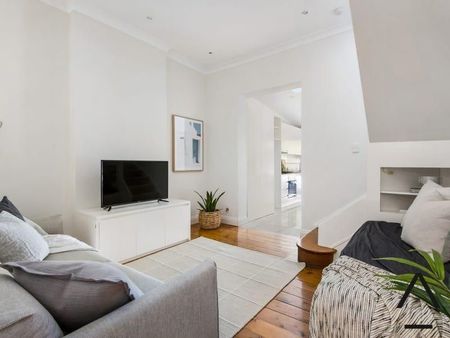 City fringe lifestyle 3 bedroom terrace offering exceptional convenience - Photo 4