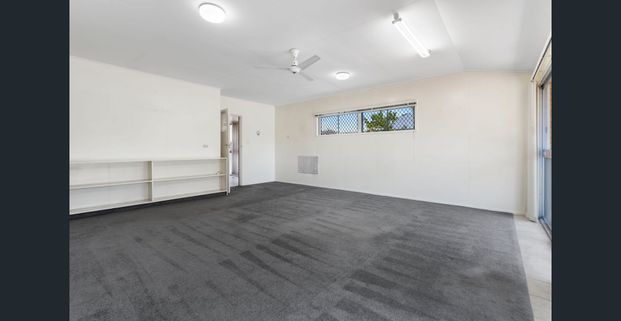 Cosy home in the midst of Chermside. Minutes to Westfield Shopping Centre! - Photo 1