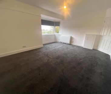 3 bedroom flat to rent - Photo 4