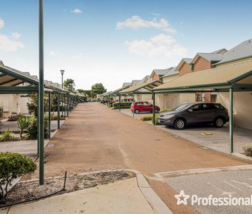 Stylish 2-Bedroom Townhouse in Ascot - Photo 2