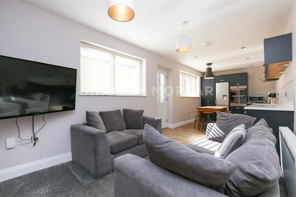 6 bedroom apartment to rent - Photo 1