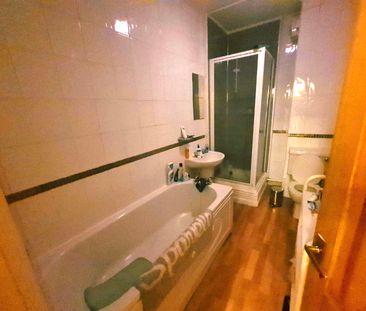4 Bed - 32 Beechwood Mount, Burley, Leeds - LS4 2NQ - Student - Photo 5