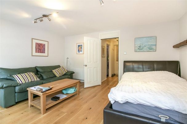 Studio to rent - Photo 1