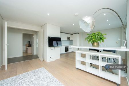 3 bedroom flat to rent - Photo 2