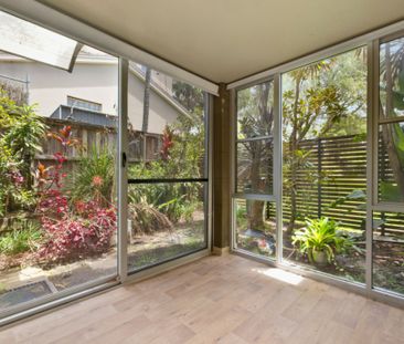 Over 55's | Spacious Ground Floor Apartment with Large Deck & Gardens - Photo 3