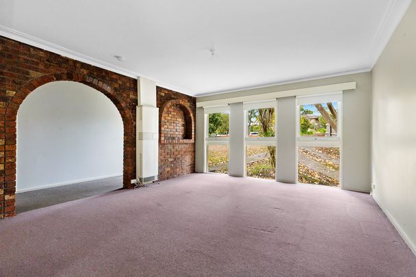 37 Lincoln Avenue, Mont Albert North VIC 3129 - House For Rent | Domain - Photo 1