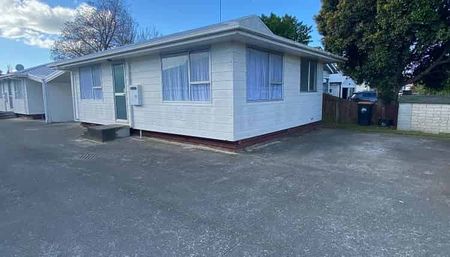 LOCATION IS EXCELLENT !! - Photo 3