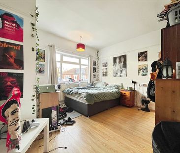 Vegal Crescent, Englefield Green, Egham, Surrey, TW20 0QA - Photo 4