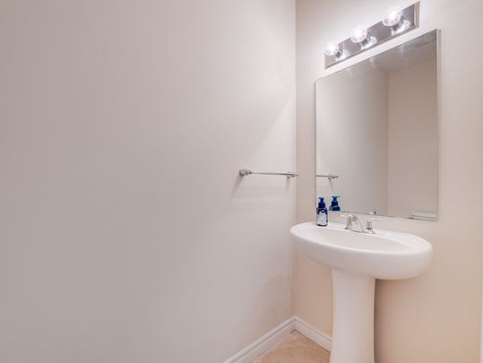 For Lease - 11 Burcombe Cross Unit# Upper Bdrm, Guelph, Ontario - Photo 1