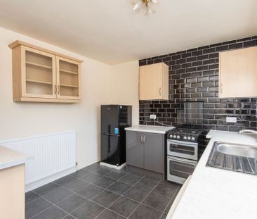 3 bedroom Terraced House to rent - Photo 3