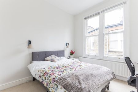 3 bedroom flat to rent - Photo 3