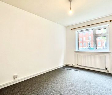 2 bedroom Flat in Allison Court, Reading - Photo 2