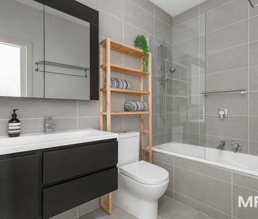 Convenient and contemporary in ideal locale - Photo 4