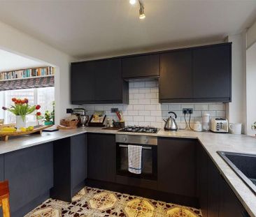 3 bedroom flat to rent - Photo 5