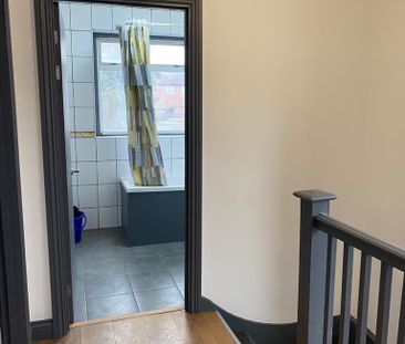 Available Immediately 3/4 Bedrooms 1 Bathrooms , 2 W/C , Semi Detac... - Photo 6