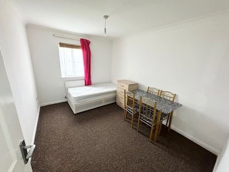 Tallis Court, Kidman Close, RM2 6GH, Romford - Photo 4