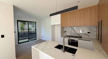 This is a brand new 4 bedrooms house in Westla... - Photo 3