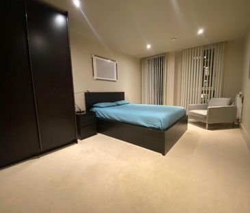 1 Bed Flat, The Crescent, SE8 - Photo 3