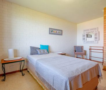 Two-bedroom apartment with Lighthouse Beach views - Photo 5