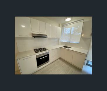 Modern Two Bedroom Apartment With Parking! - Photo 3
