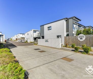 New Modern Townhouse with Double Garage - Photo 5