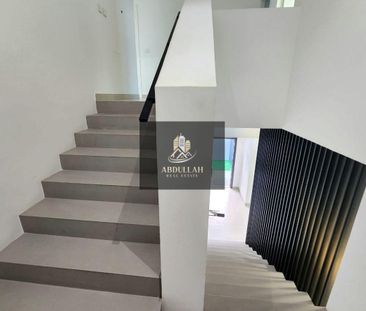 Modern townhouse | Family living and secure - Photo 6