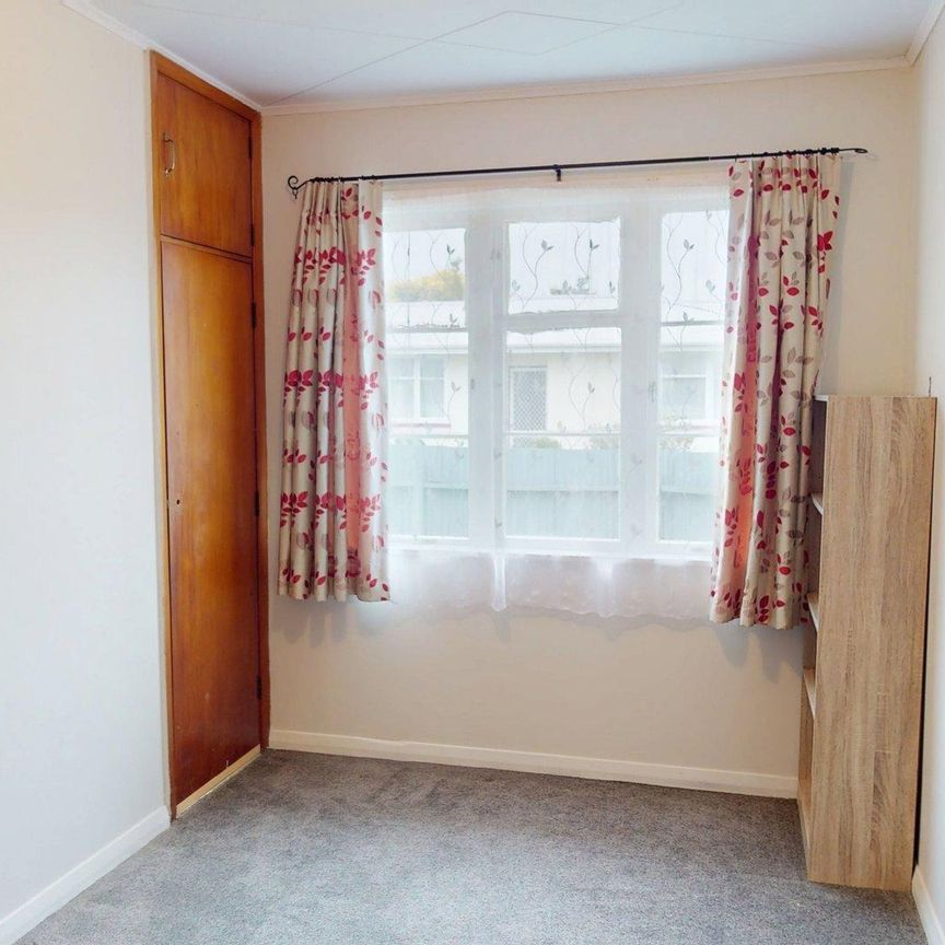 Awapuni - 3 Bedrooms - Photo 1
