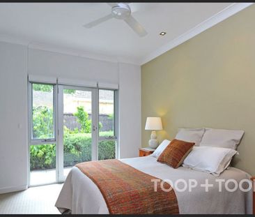 Entertainer's dream in the perfect location! - Photo 5