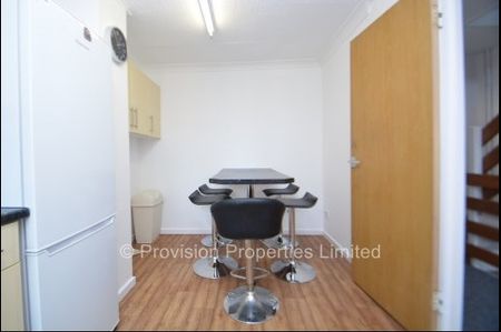 4 Bedroom House, City Centre, University Leeds - Photo 3