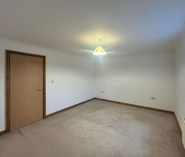 3 bedroom end of terrace house to rent - Photo 4