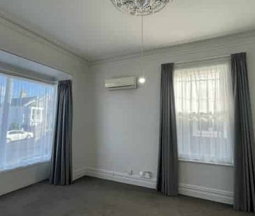 Modern Inner City Apartment - Photo 1