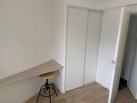 Location Appartement 4 pièces 67m² - Photo 4