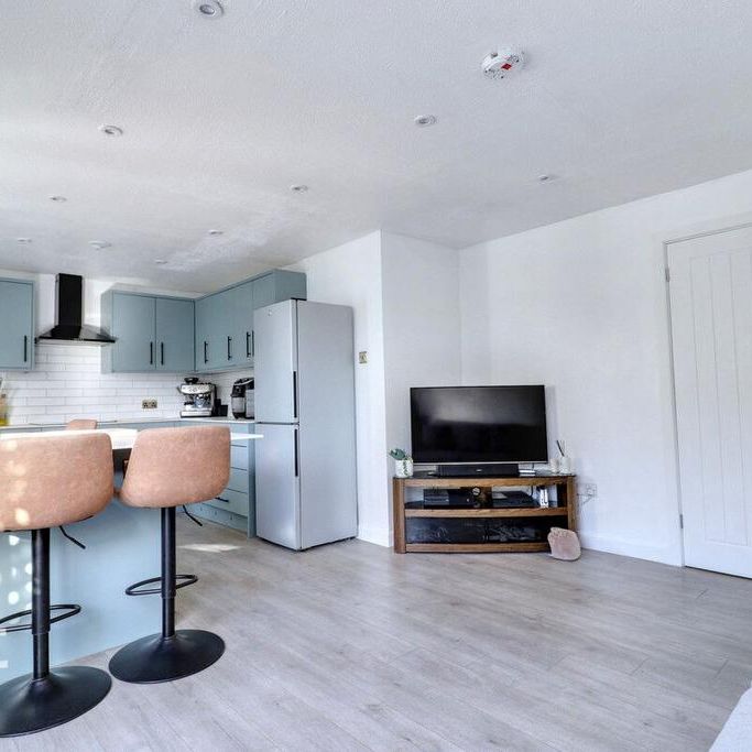 1 bedroom in a house share to rent - Photo 1