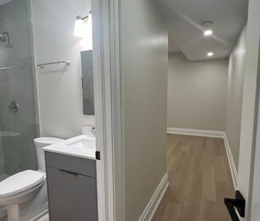 For Lease - 107 LANKIN Boulevard, Toronto, Ontario - Photo 3