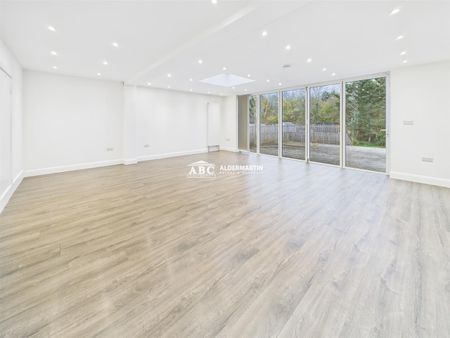 Edgwarebury Lane, HA8 8QL - Photo 2