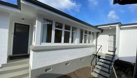 Central living with stunning views - Photo 2