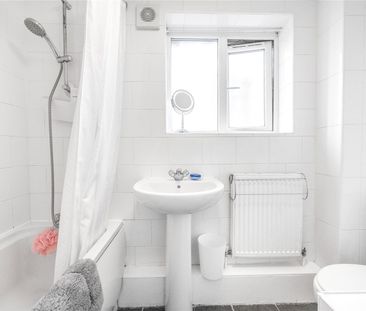 Chiswick Terrace, Chiswick, London, W4 5LY - Photo 2