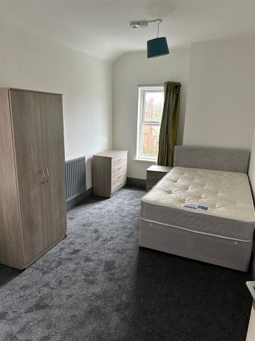 1 Beds - House share - - Photo 2