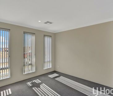 Spacious 4 Bedroom Home in Sought-After Madora Bay - Photo 3