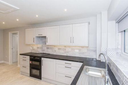 3 bedroom bungalow to rent - Photo 2