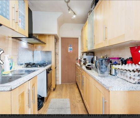 5 Bed Semi-Detached House, London, HA3 - Photo 4