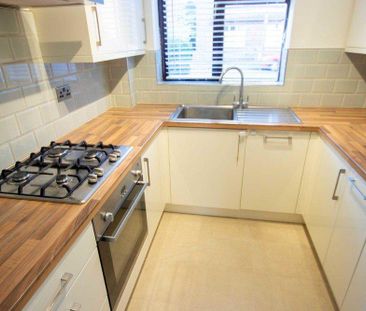 3 bedroom semi-detached house to rent - Photo 6